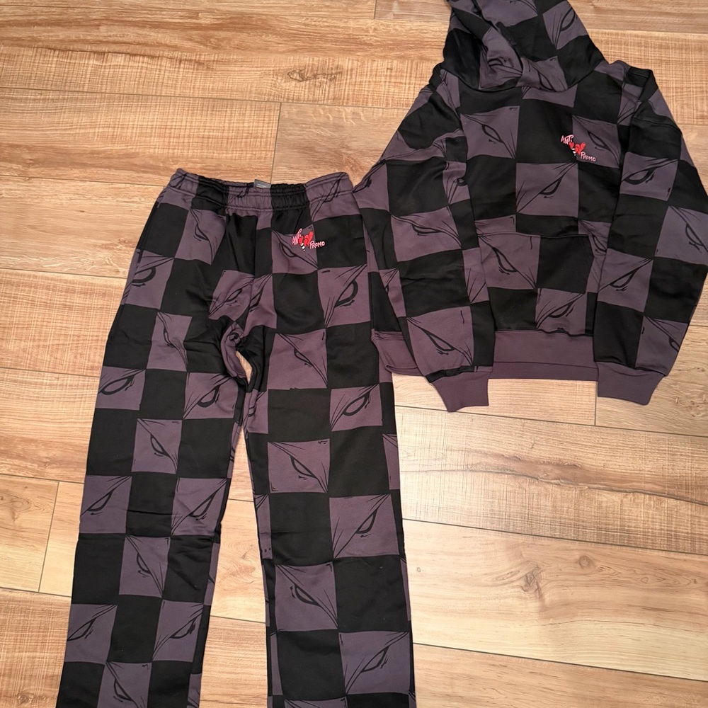 Brand new MATTY boys set size small can be sold SEPERATE